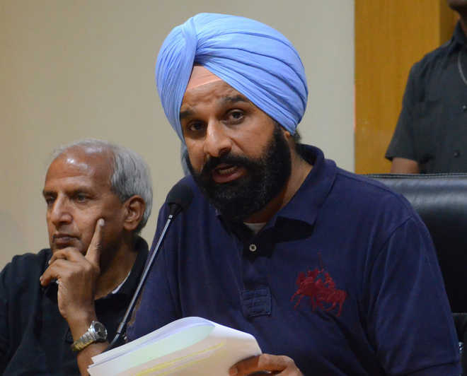 Akali leader Bikram Majithia tests COVID-19 positive